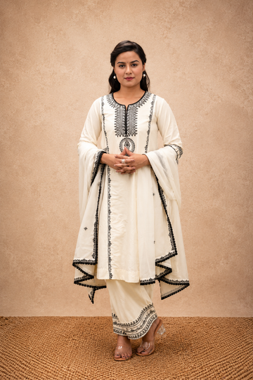 OFF WHITE EMBEROIDERY FLAREAD KURTA SUIT SET